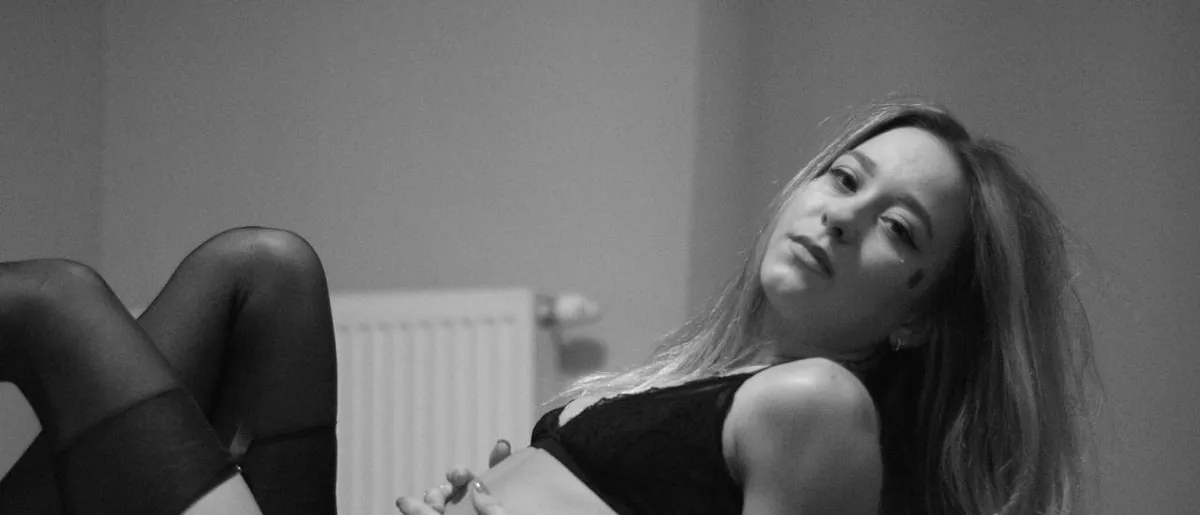 Zdjęcie w tle profilu Domi DirtyDoll na WatchMeMore